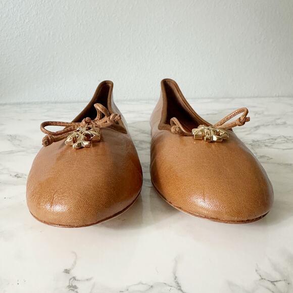 Tory Burch Tan Leather Goldtone Charm Ballet Flats women’s size 8.5 - Picture 2 of 12